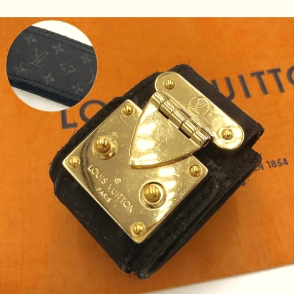 Louis Vuitton Jewelry - 🌟 RARE LOUIS VUITTON CUFF BRACELET Black with Gold hardware..stunning!! 🤎🖤🤎